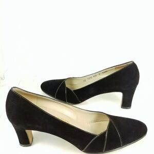 Salvatore Ferragamo Black Suede Pumps Sz 8AAAA Narrow. Handcrafted in Italy